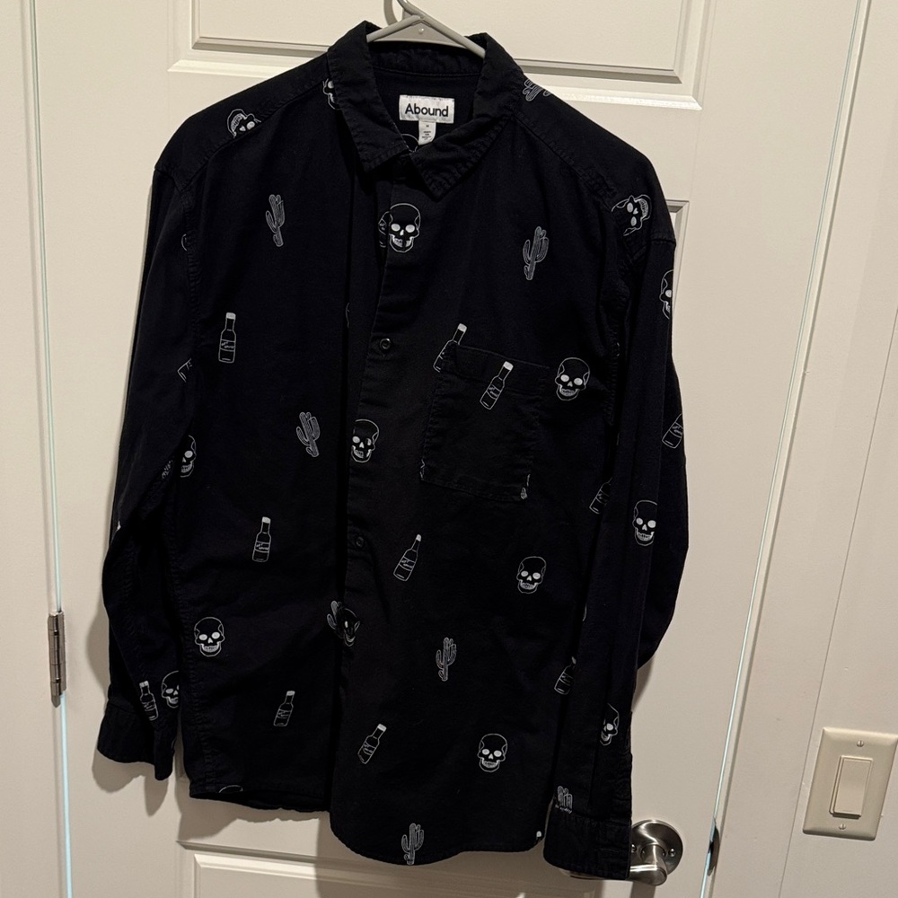 Abound Black Shirt with Cacti, Skulls, and Hot Sauce Men’s M